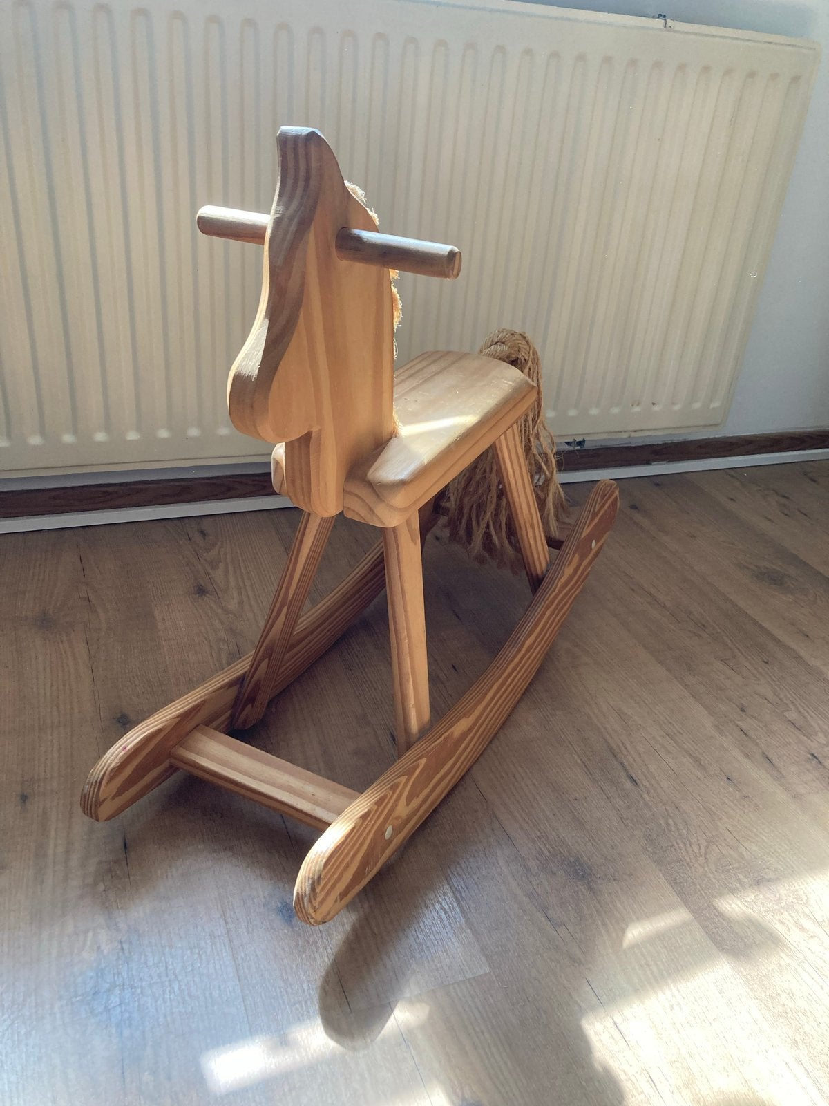 Houten schommelpaard - Klassiek speelgoed, Kinderen en Baby's, Speelgoed | Houten speelgoed, Ophalen of Verzenden, Gebruikt, Rij- of Hobbelspeelgoed