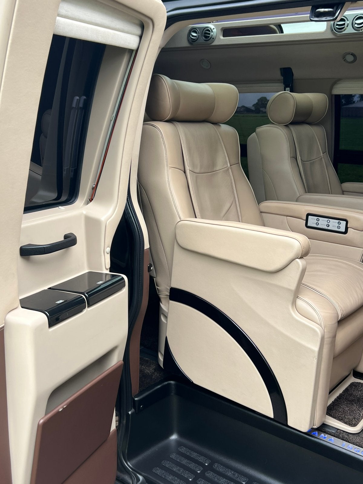 2014 GMC Savana **Sunrise Conversion vans**   One of a Kind, Automaat, Overige carrosserieën, Zwart, Leder