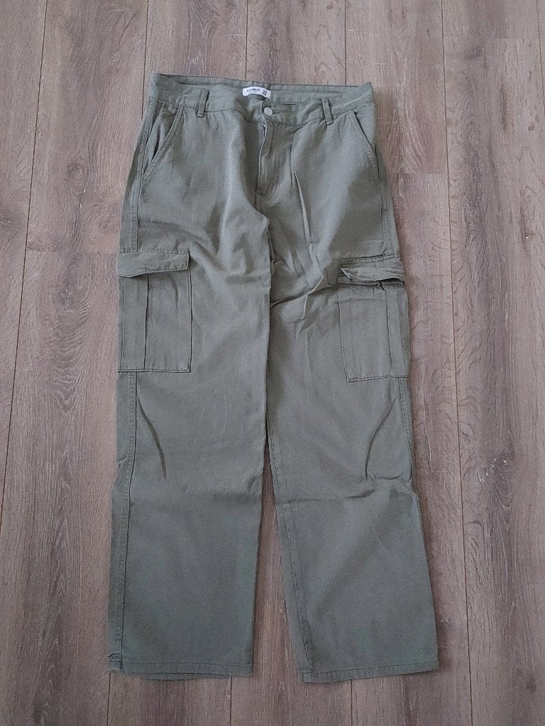 Pull&bear broek, Kleding | Dames, Broeken en Pantalons, Ophalen, Beige, Maat 42/44 (L), Zo goed als nieuw