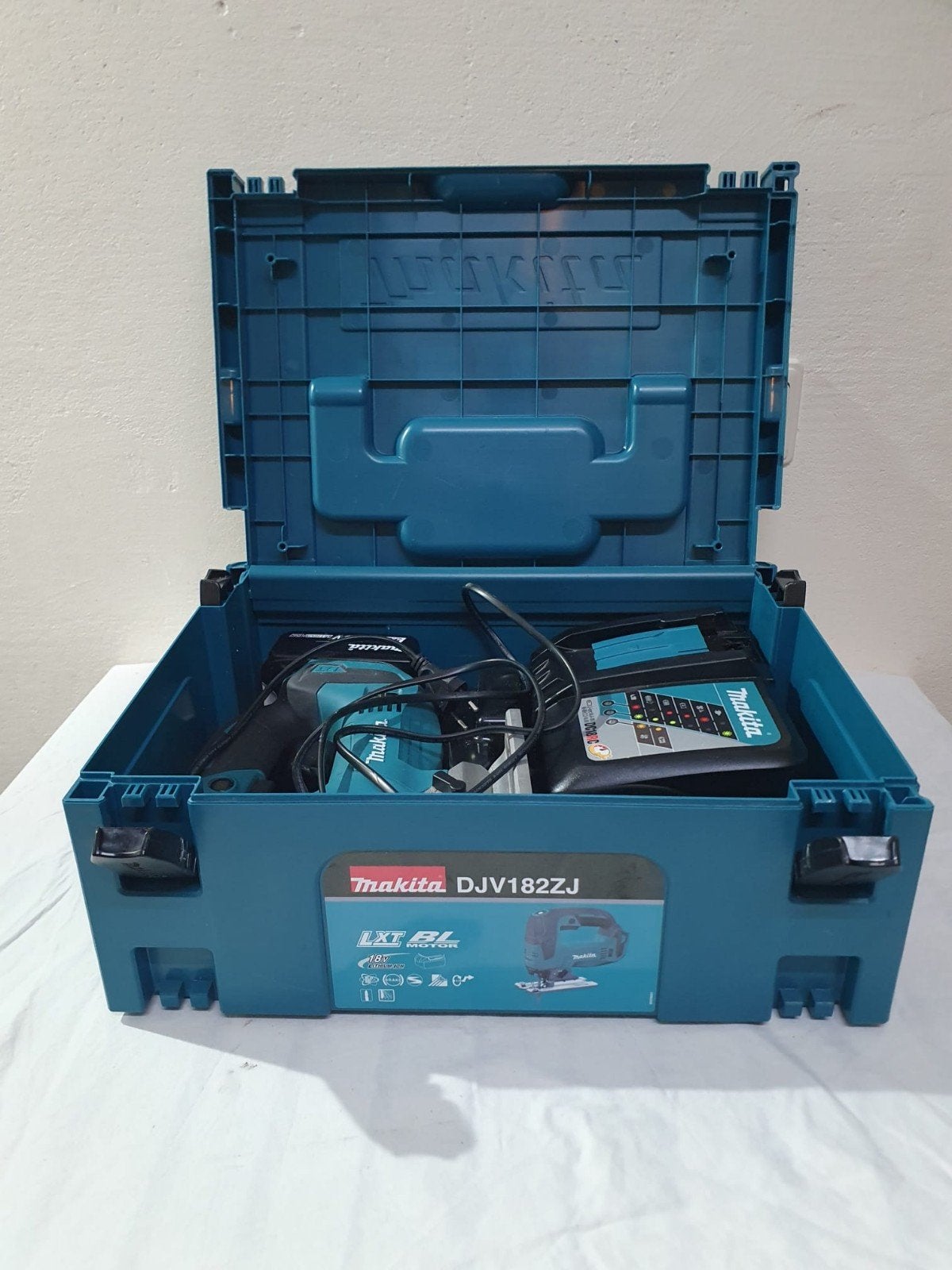 Makita DJV182ZJ Decoupeerzaag - Zo goed als nieuw, Ophalen, Zo goed als nieuw, Makita, 1200 watt of meer