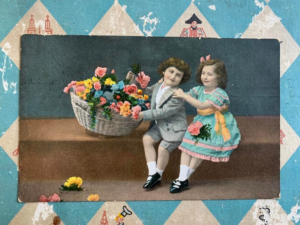 Kindjes met mand bloemen (NN), Ophalen of Verzenden, Voor 1920, Gelopen, Kinderen