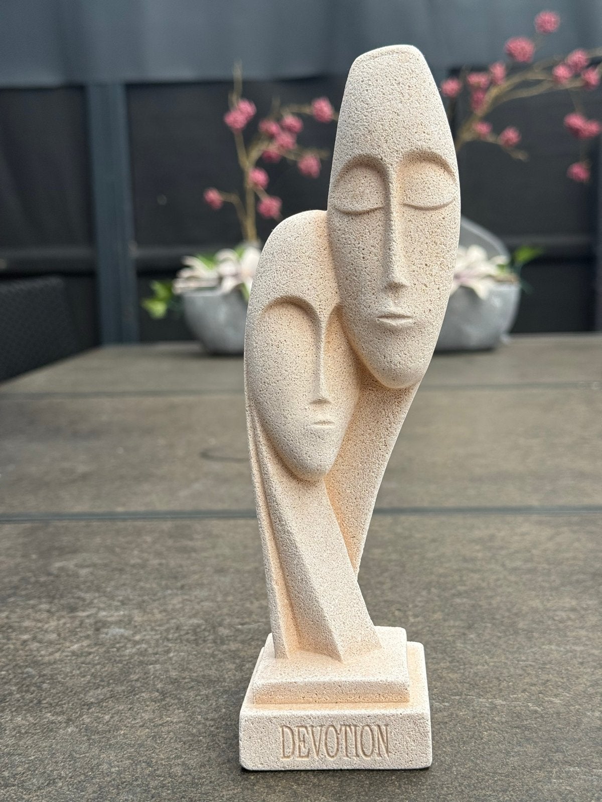 Devotion Beeldje - Abstracte Liefde Decoratie, Beige, Ophalen of Verzenden, Zo goed als nieuw, Modern