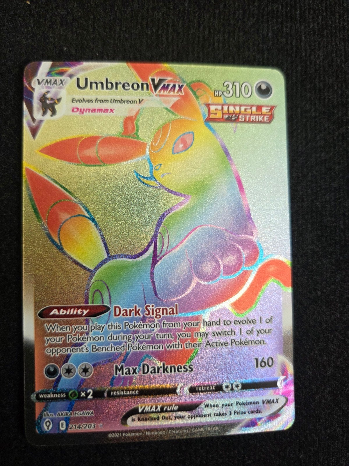 Umbreon VMAX Rainbow Rare Pokémon Kaart (214/203), Hobby en Vrije tijd, Ophalen of Verzenden, Zo goed als nieuw, Losse kaart, Foil