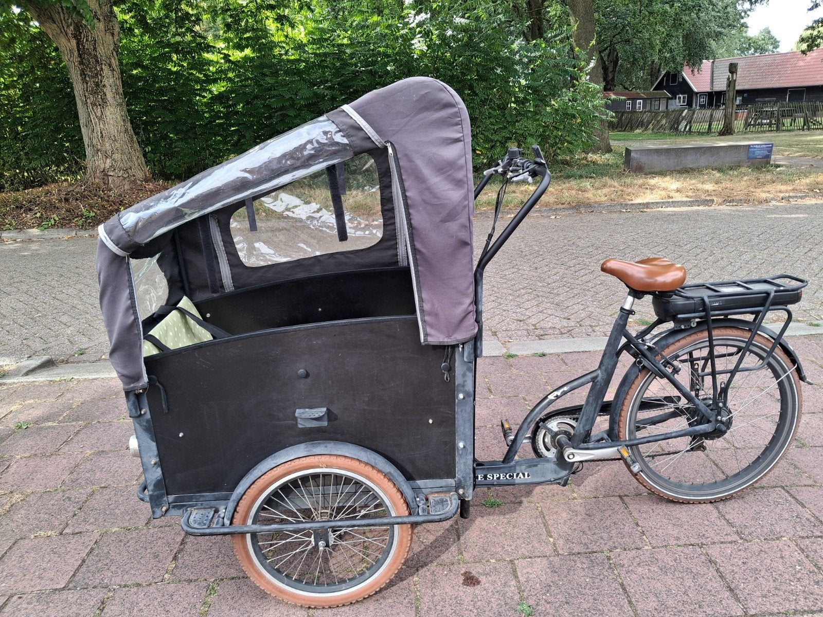 Troy Bakfiets met 4 riempjes, kap en stoffering zitjes, Ophalen, Gebruikt, 4 kinderen of meer