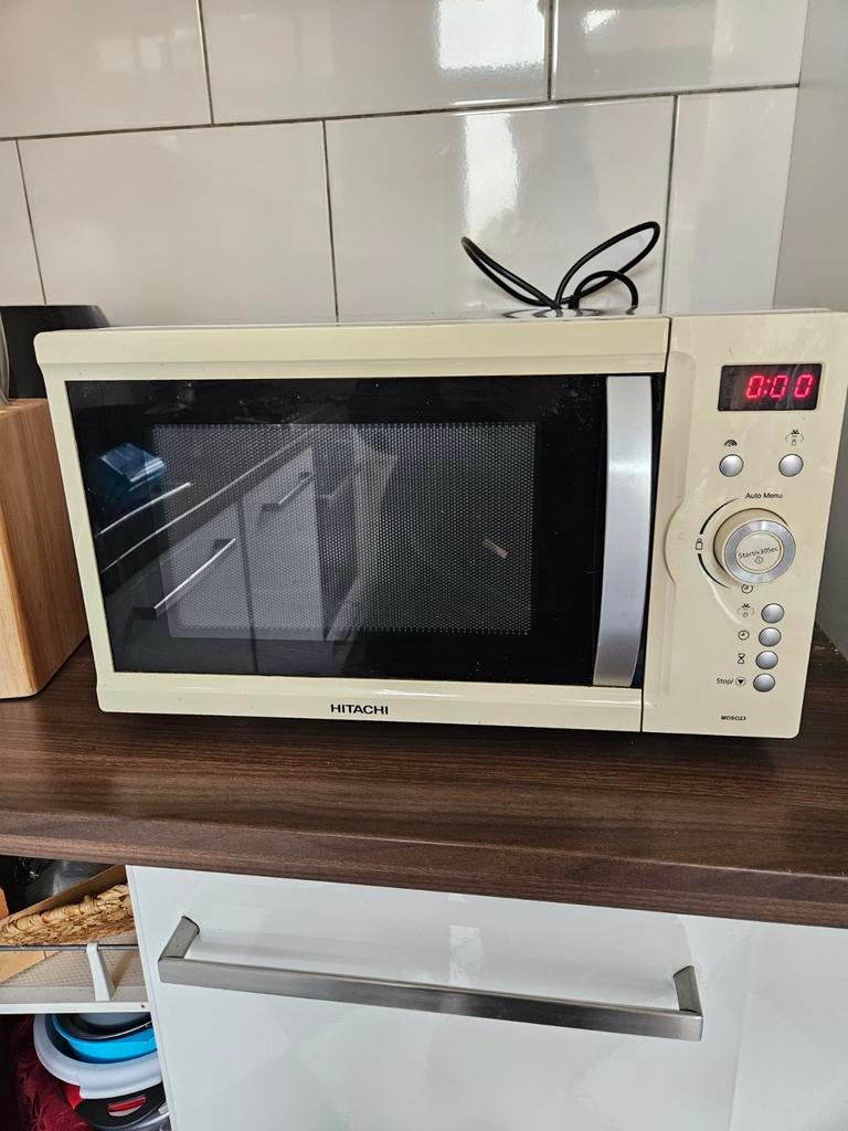 Hitachi Magnetron Wit - Compact en Gebruiksvriendelijk, Witgoed en Apparatuur, Magnetrons, Gebruikt, Vrijstaand, Magnetron, 45 tot 60 cm