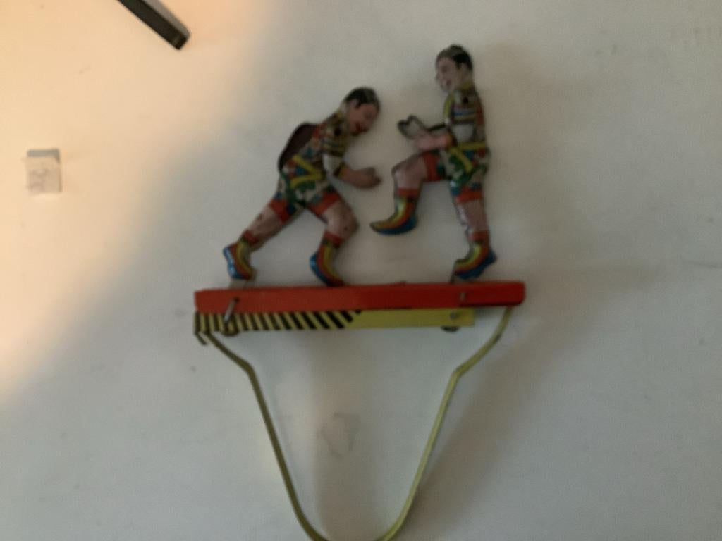 Vintage blikken speelgoed: Twee worstelaars, Verzenden
