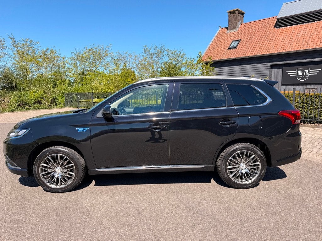 Mitsubishi Outlander 2.4 PHEV AWD PURE PLUG IN HYBRIDE CAMER, Auto's, Mitsubishi, Automaat, 4 cilinders, 1865 kg, Bedrijf