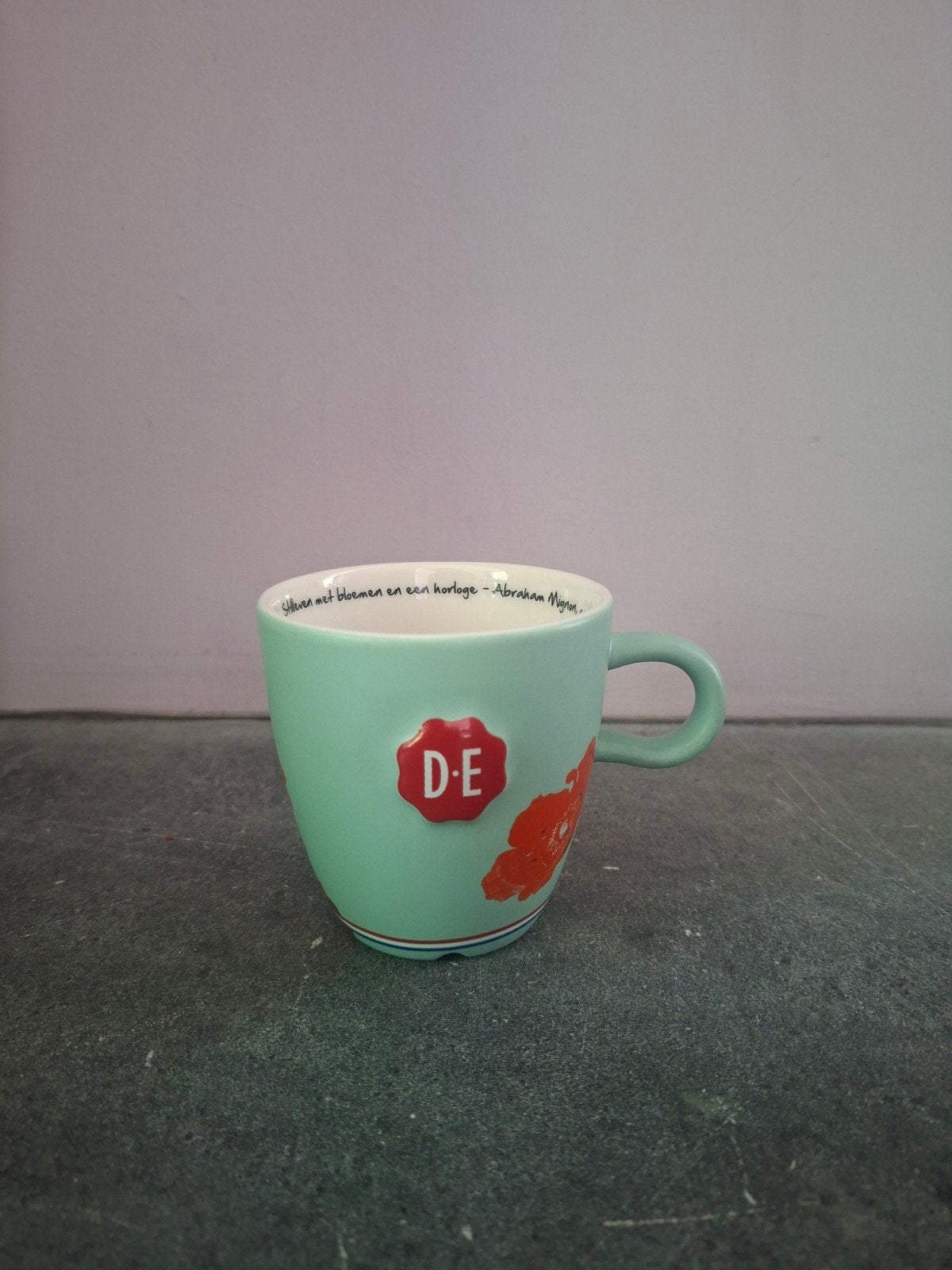 Douwe Egberts Stilleven met Bloemen en een Horloge mok, Keramiek, Nieuw, Ophalen of Verzenden, Overige stijlen