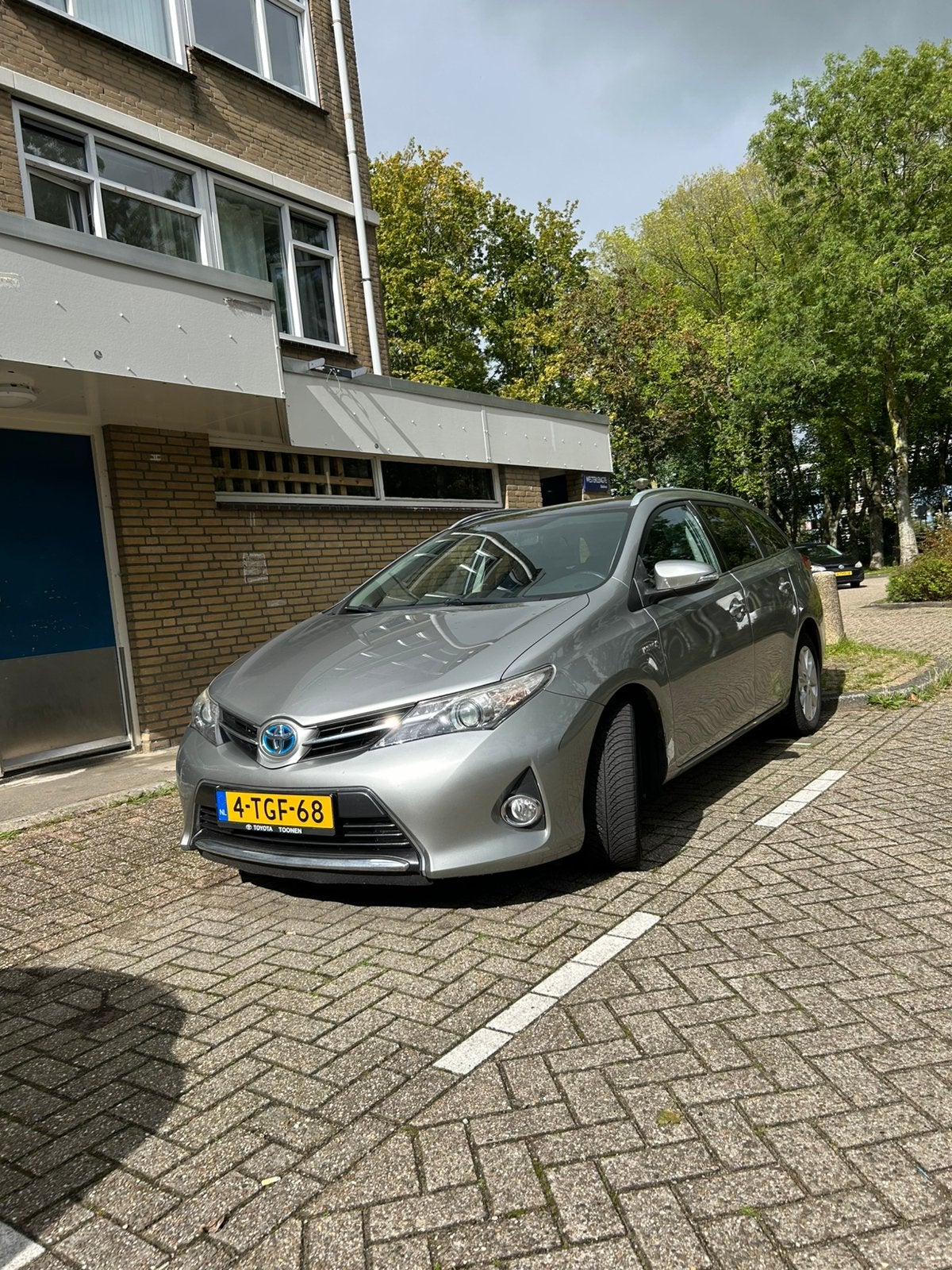 Toyota Auris 1.8 Hybrid Touring Sports CVT 2014 Grijs, Auto's, Stof, 345 kg, Origineel Nederlands, Grijs