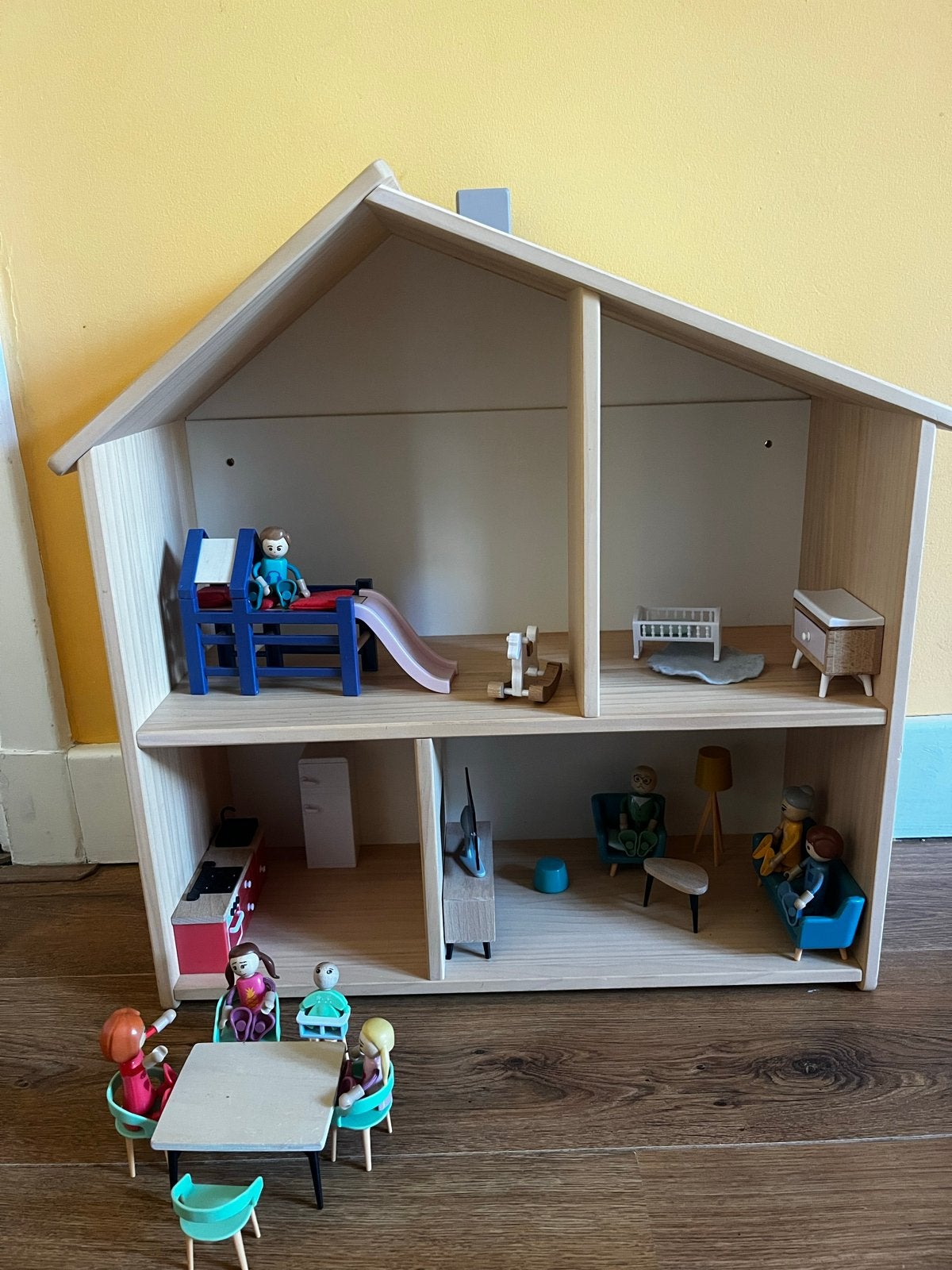IKEA Poppenhuis met Lidl meubeltjes - ook als boekenkast, Ophalen, Gebruikt, Poppenhuis