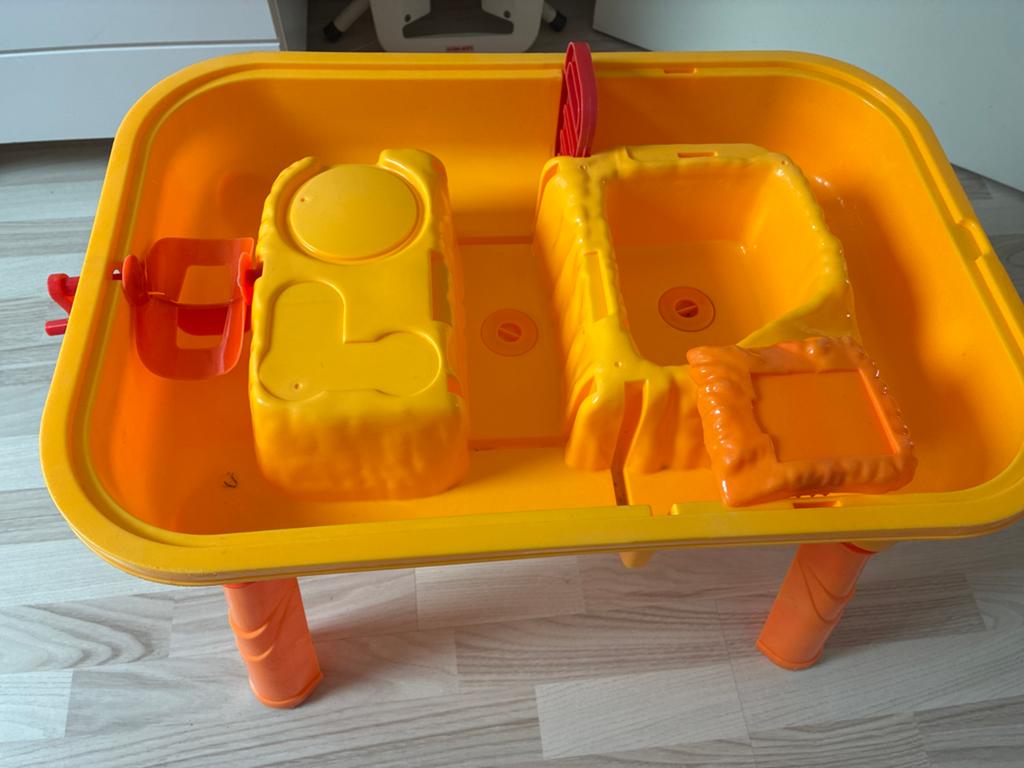Zand- en watertafel voor kinderen, Kinderen en Baby's, Speelgoed | Speeltafels, Ophalen of Verzenden, Gebruikt
