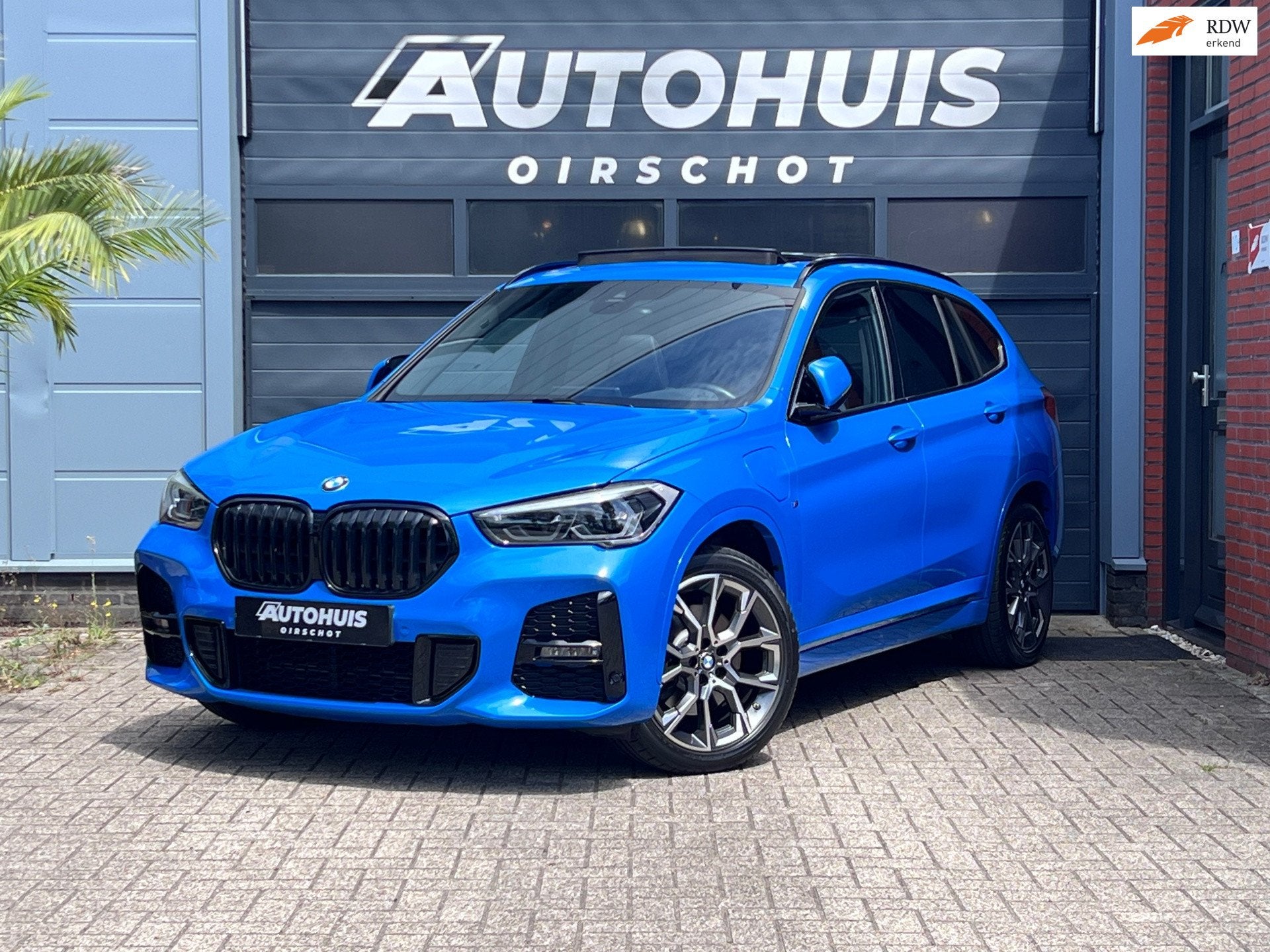 BMW X1 XDrive25e High Executive Edition M Pano/ Leder/ Adapt, Gebruikt, Zwart, Blauw, Bedrijf