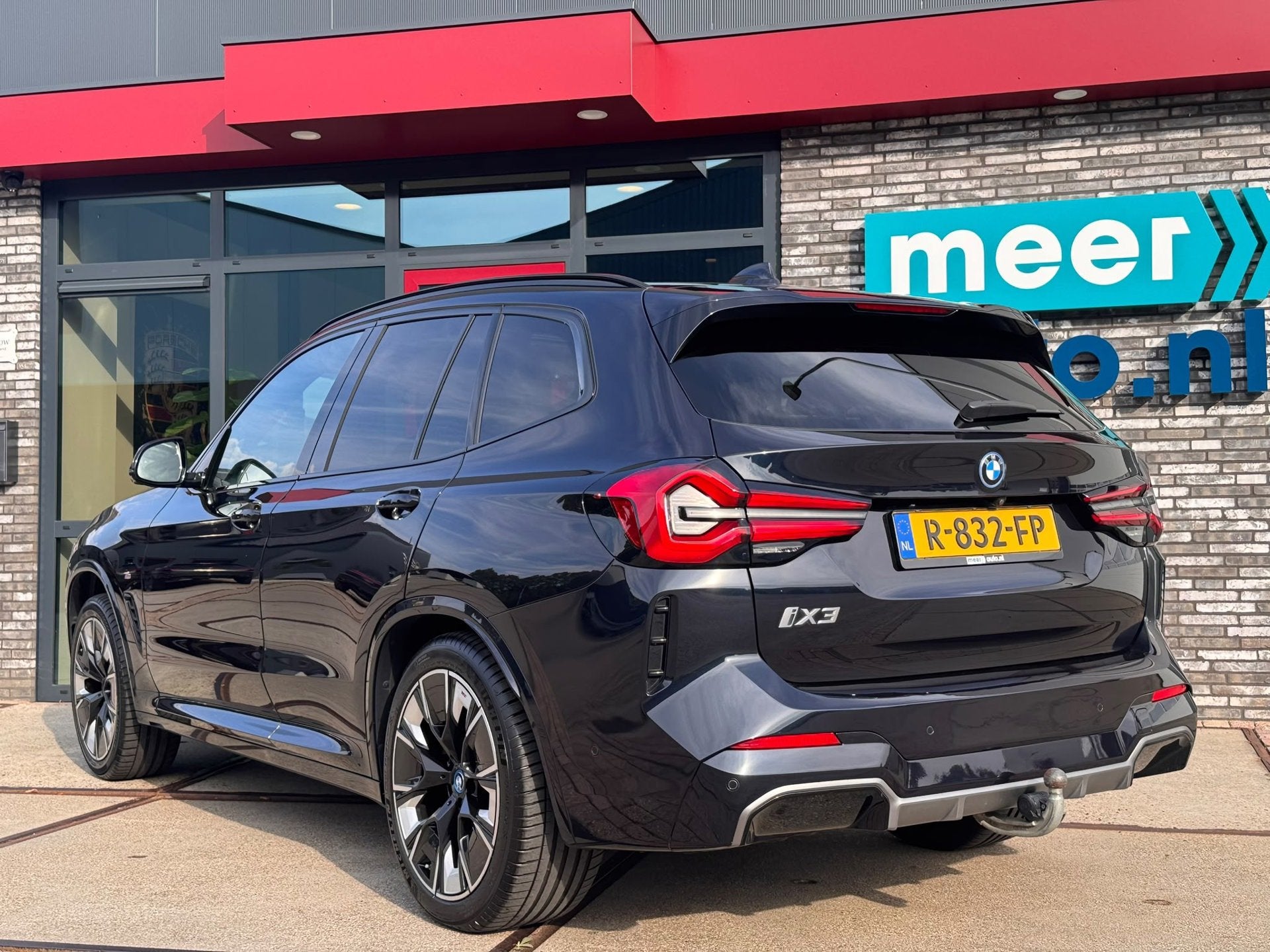 BMW IX3 High Executive 80 kWh M-SPORT SOH 93,7% l PANO l TRE, Dealer onderhouden, Achterwielaandrijving, Gebruikt, 750 kg