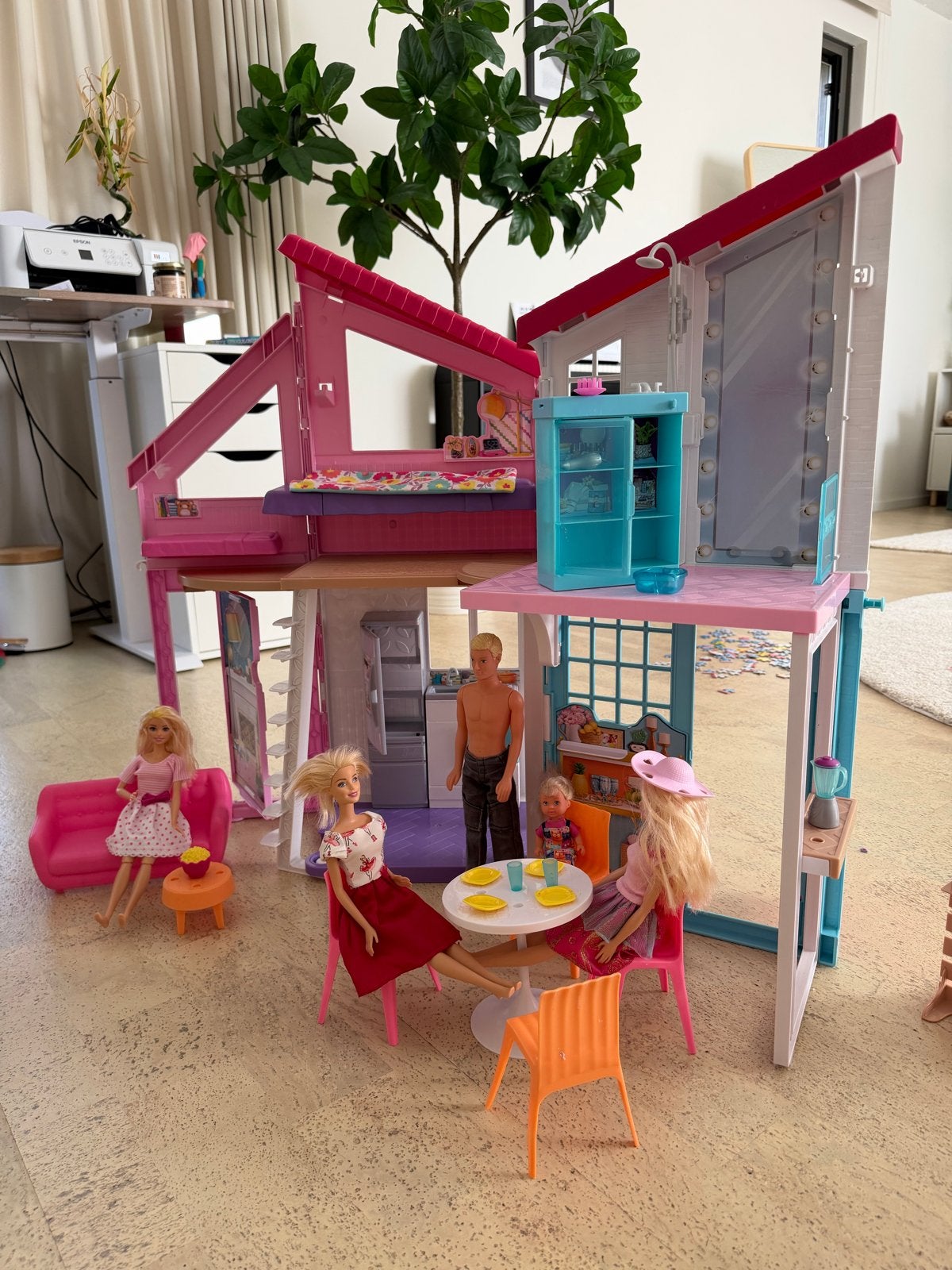 Barbie Droomhuis met poppen en accessoires, Ophalen of Verzenden, Gebruikt, Barbie