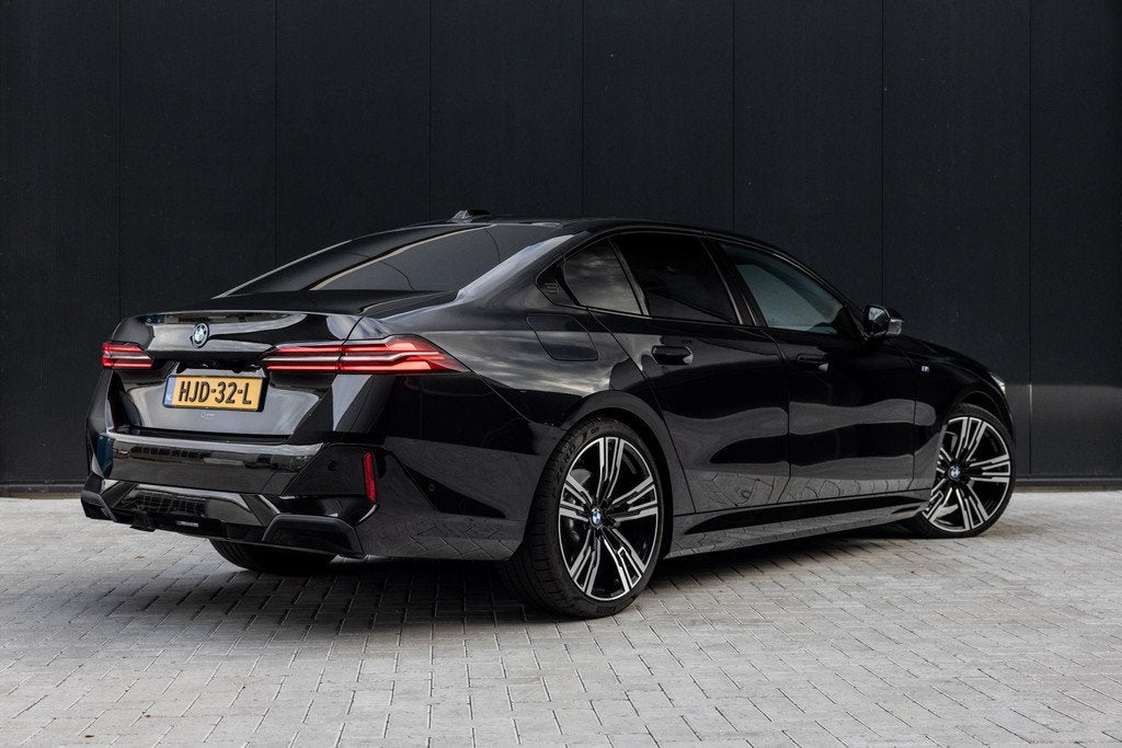 BMW 5-serie 550e xDrive | SOH 95,6% | M-Sport | Comfortstoel, Auto's, Automaat, Gebruikt, 2000 kg, 135 min