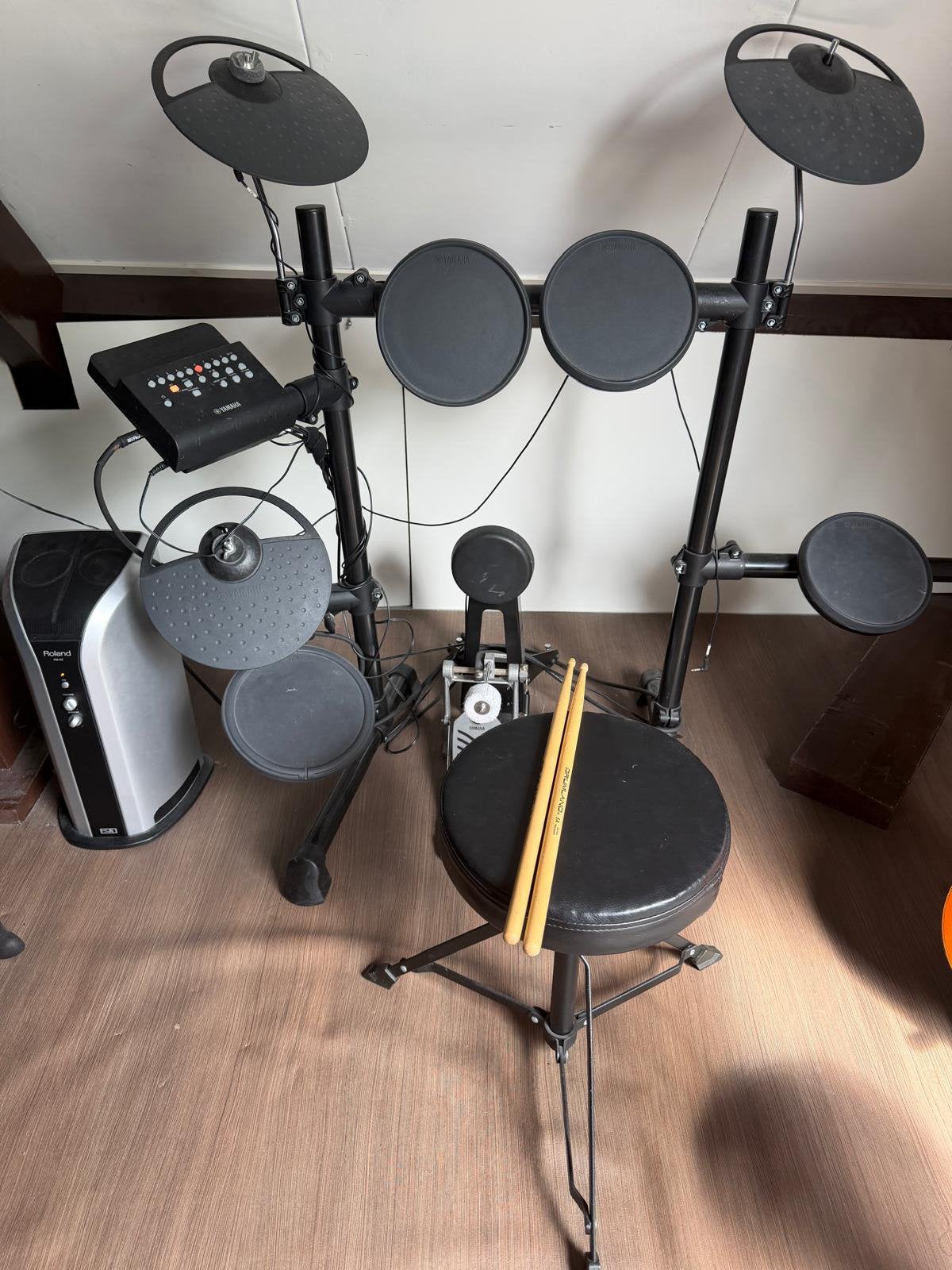 Yamaha DTX drumstel incl Roland pm-03 drum monitor, Ophalen of Verzenden, Zo goed als nieuw, Roland