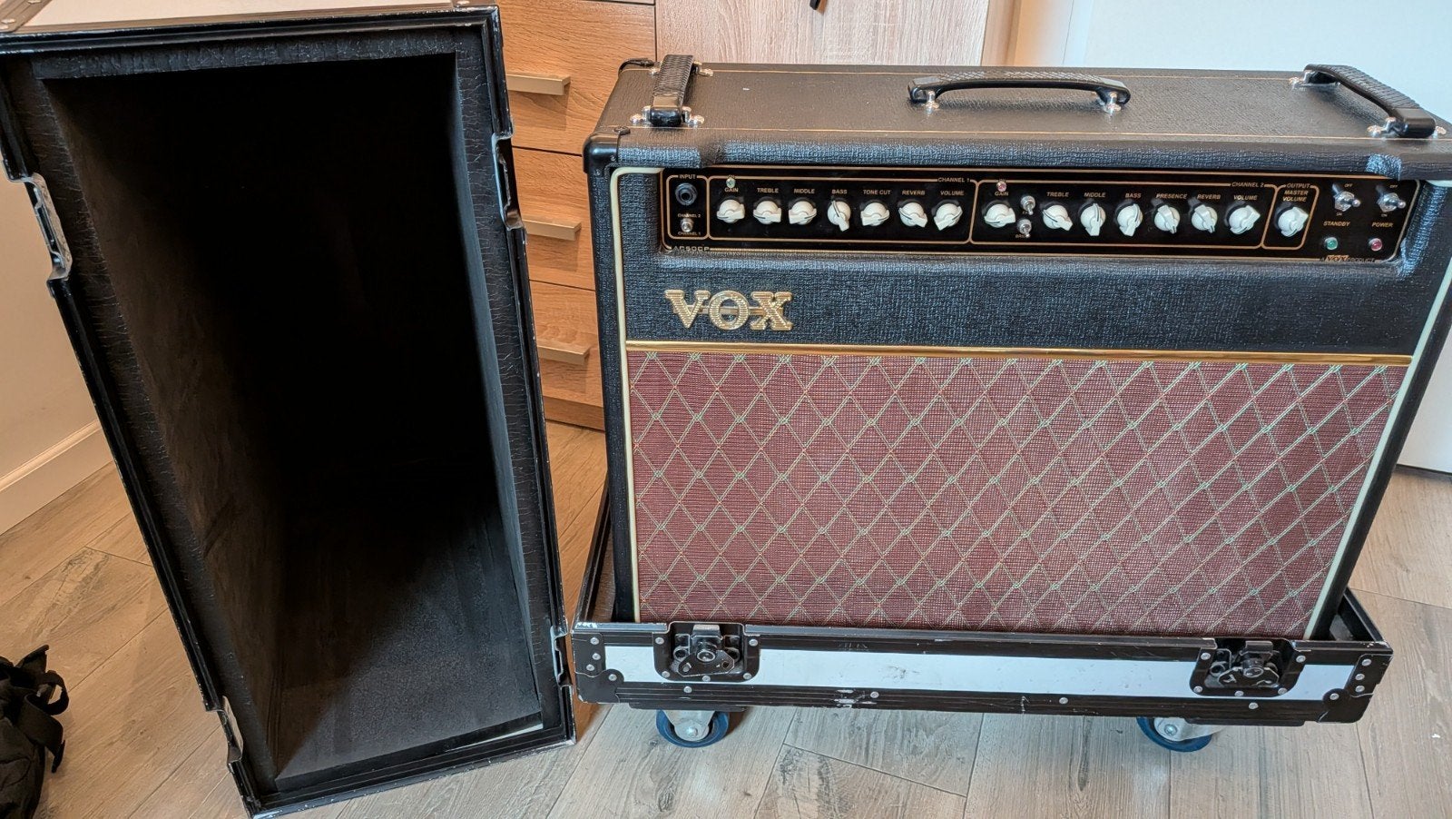 Vox AC50CP2 met Custom Flightcase & Footswitch, Muziek en Instrumenten, Ophalen, Gebruikt, Gitaar, 50 tot 100 watt