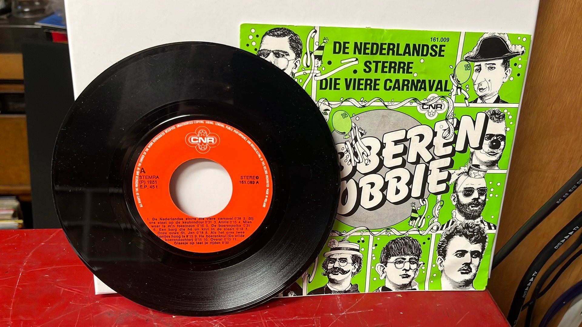 Rubberen Robbie De nederlandse sterre die viere carnaval, Ophalen of Verzenden, Gebruikt, Nederlandstalig