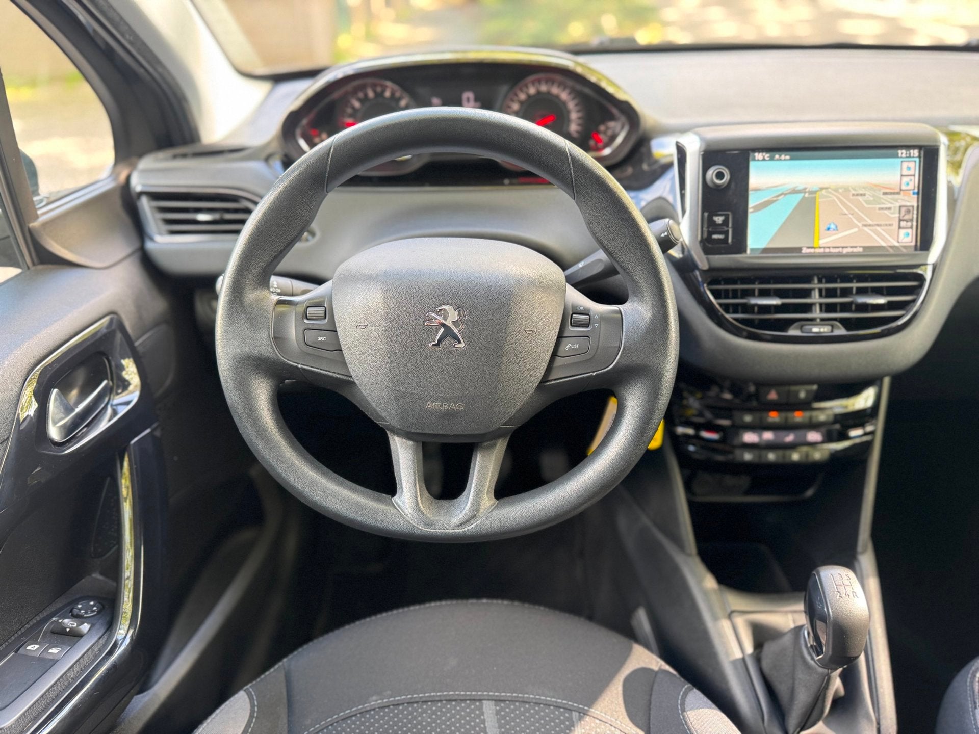 Peugeot 208 1.2 VTi Envy 5Drs Lage KMs airco 100% onderhoude, Voorwielaandrijving, Euro 5, Gebruikt, 31 €/maand
