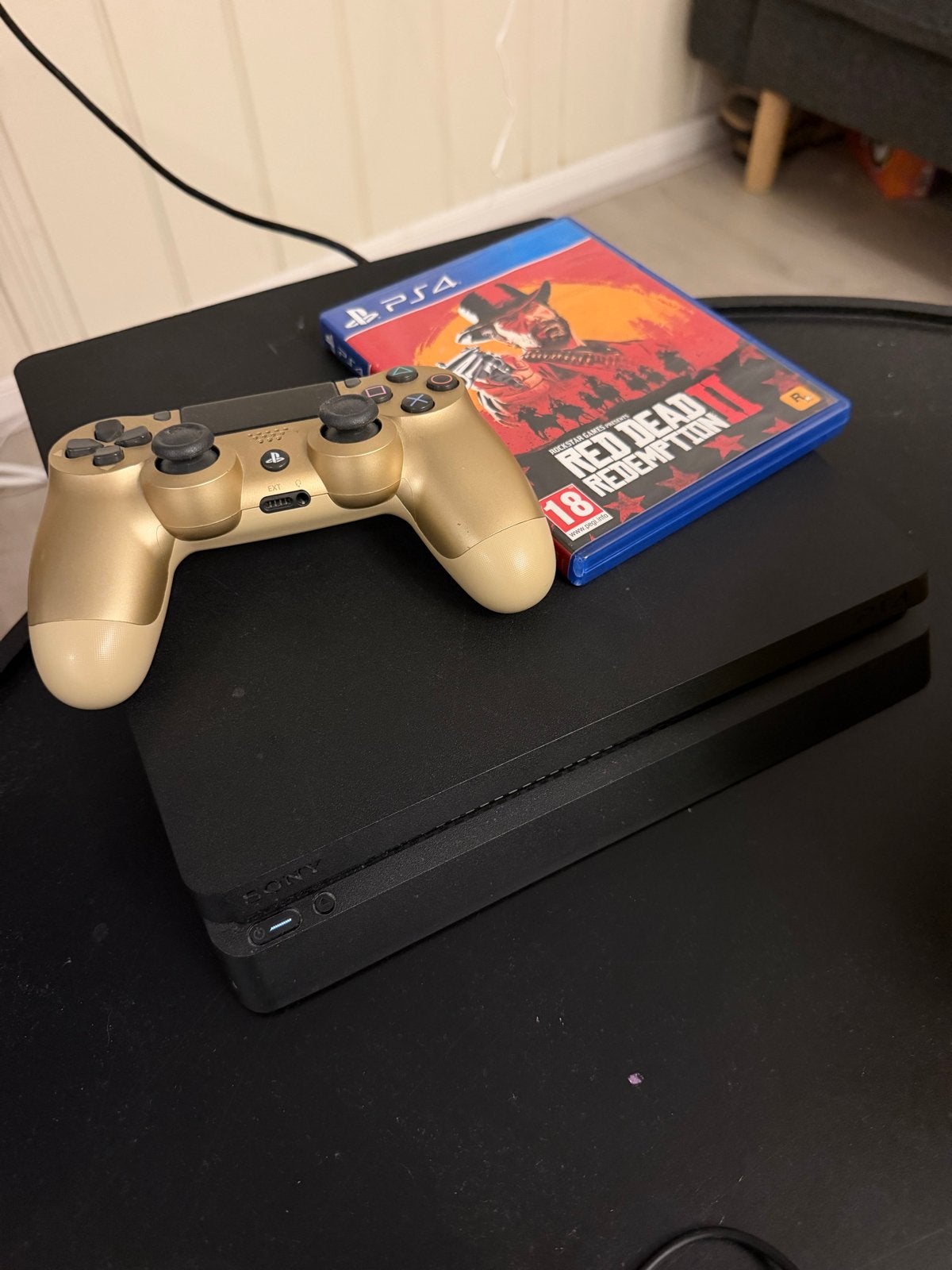 PlayStation 4 Slim met Red Dead Redemption 2 en controller, Ophalen of Verzenden, Zo goed als nieuw, Met 1 controller, Slim