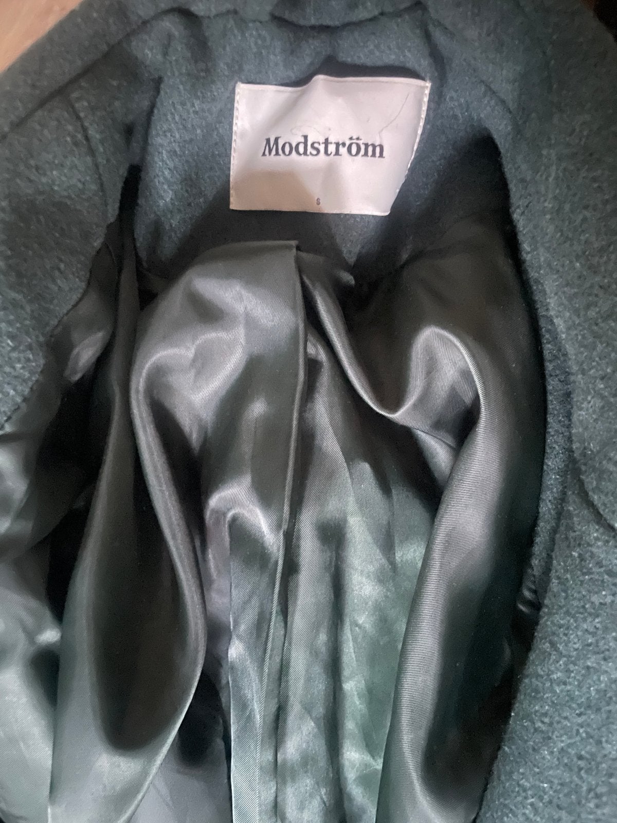 Modström Groene Wollen Trenchcoat - Maat S, Kleding | Dames, Ophalen of Verzenden, Zo goed als nieuw, Maat 36 (S), Groen