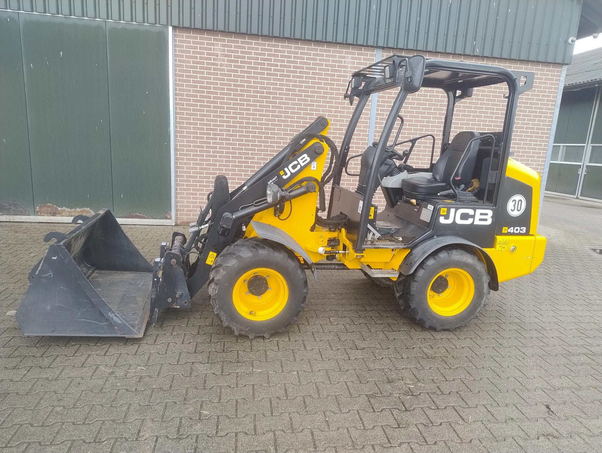 JCB 403 (bj 2018), Jan Methorst, Schaffelaar.deglind@gmail.com, Schoonderbekerweg 2
3794 NB  De Glind, NL, Wiellader of Shovel