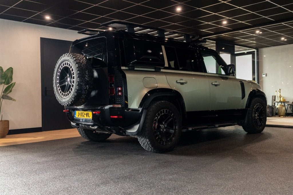 Land Rover Defender 110 3.0 P400 110 HSE (bj 2020), Auto's, 12 maanden, Gebruikt, Leder en Stof, 2996 cc