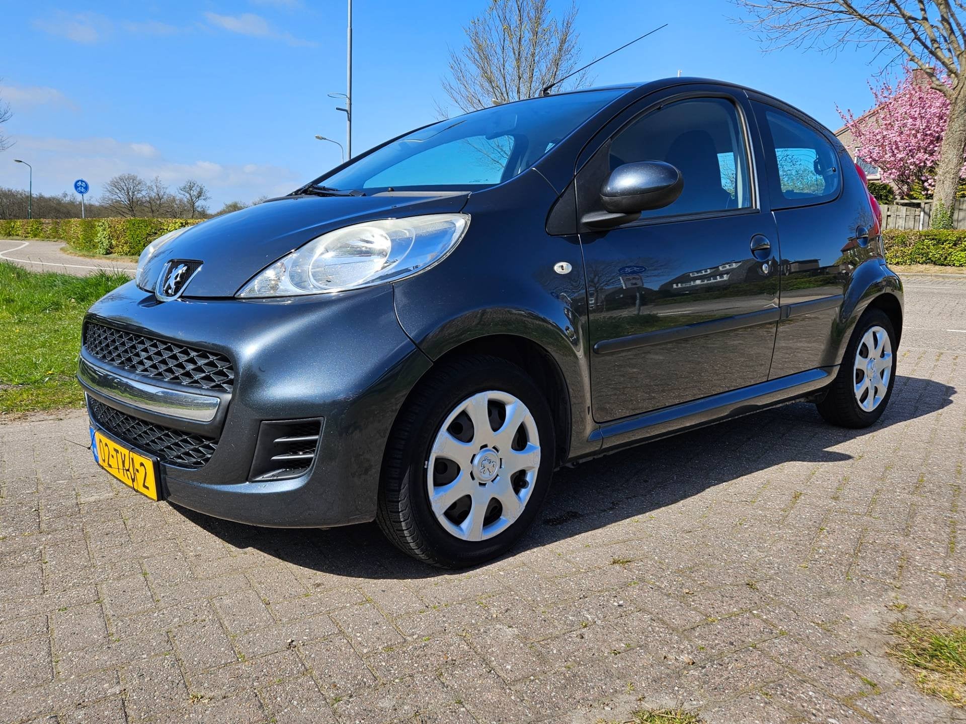 PEUGEOT 107 1.0 12V 68PK 5D Blue Lease, Auto's, Peugeot, Voorwielaandrijving, Euro 5, Stof, Gebruikt