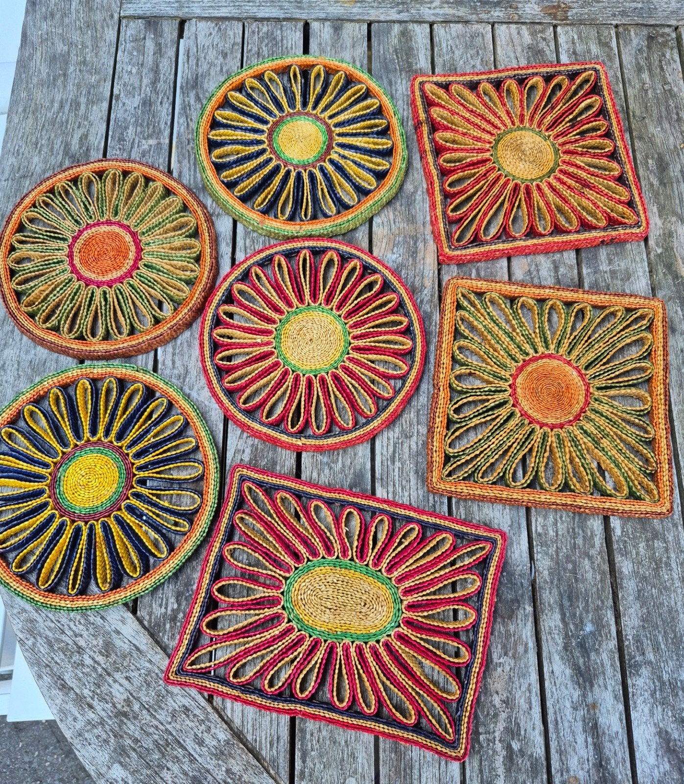 Set van 7 kleurrijke rieten onderzetters raffia vintage, Meerkleurig, Boho, Ophalen of Verzenden, Zo goed als nieuw