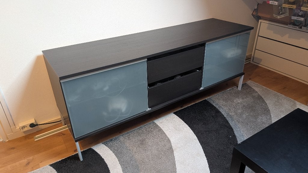 Modern TV-meubel met glazen schuifdeuren en lades, Huis en Inrichting, Kasten | Televisiemeubels, Ophalen, 150 tot 200 cm, Minder dan 100 cm