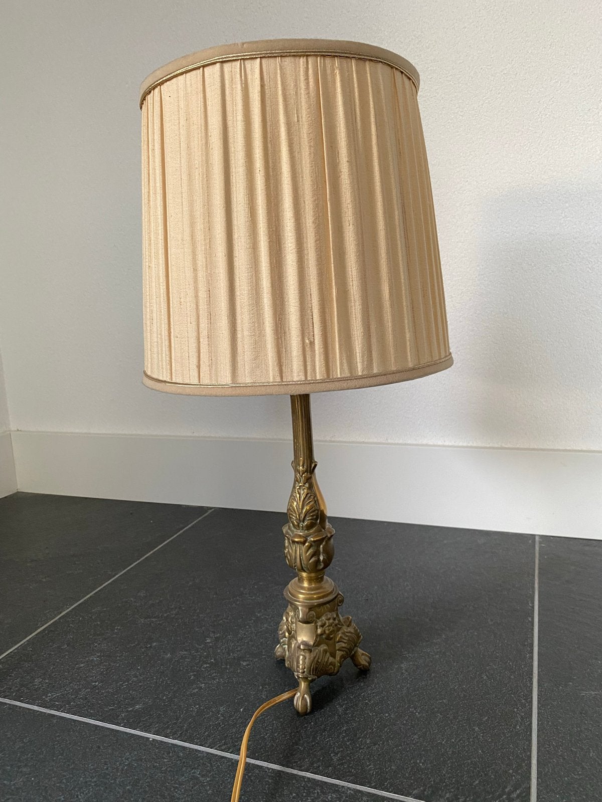 Antieke bronzen tafellamp met stoffen kap, Antiek en Kunst, Ophalen