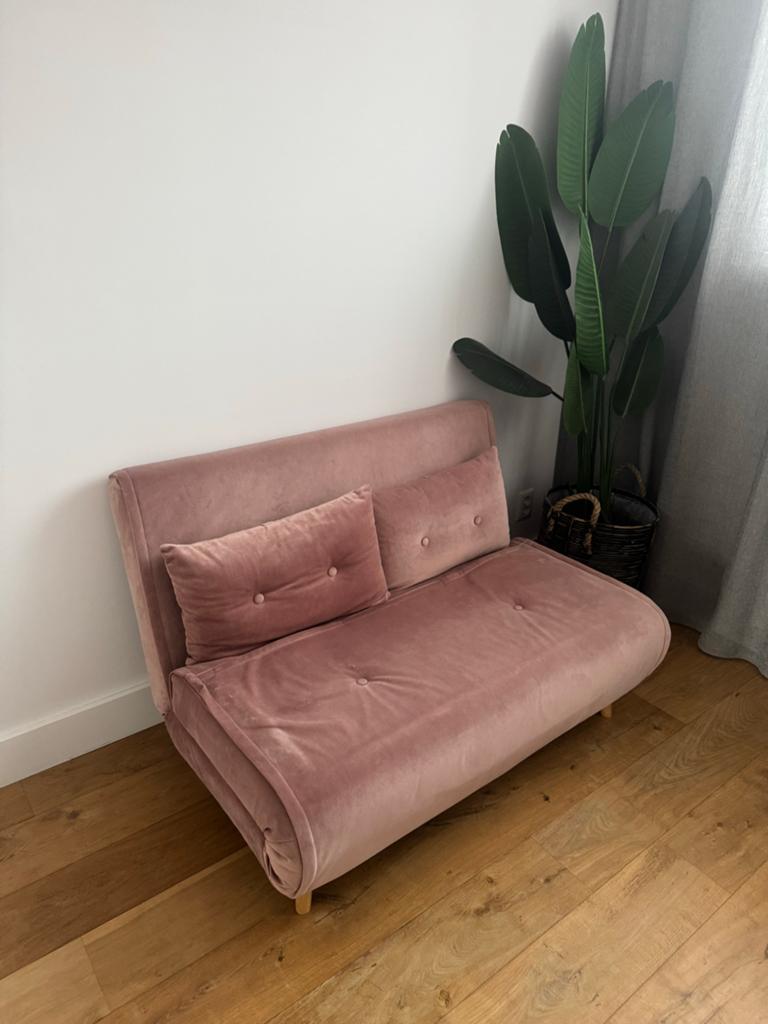 Roze slaapbank van MADE - perfect voor kleine ruimtes, Huis en Inrichting, Slaapkamer | Slaapbanken, Ophalen, Overige kleuren