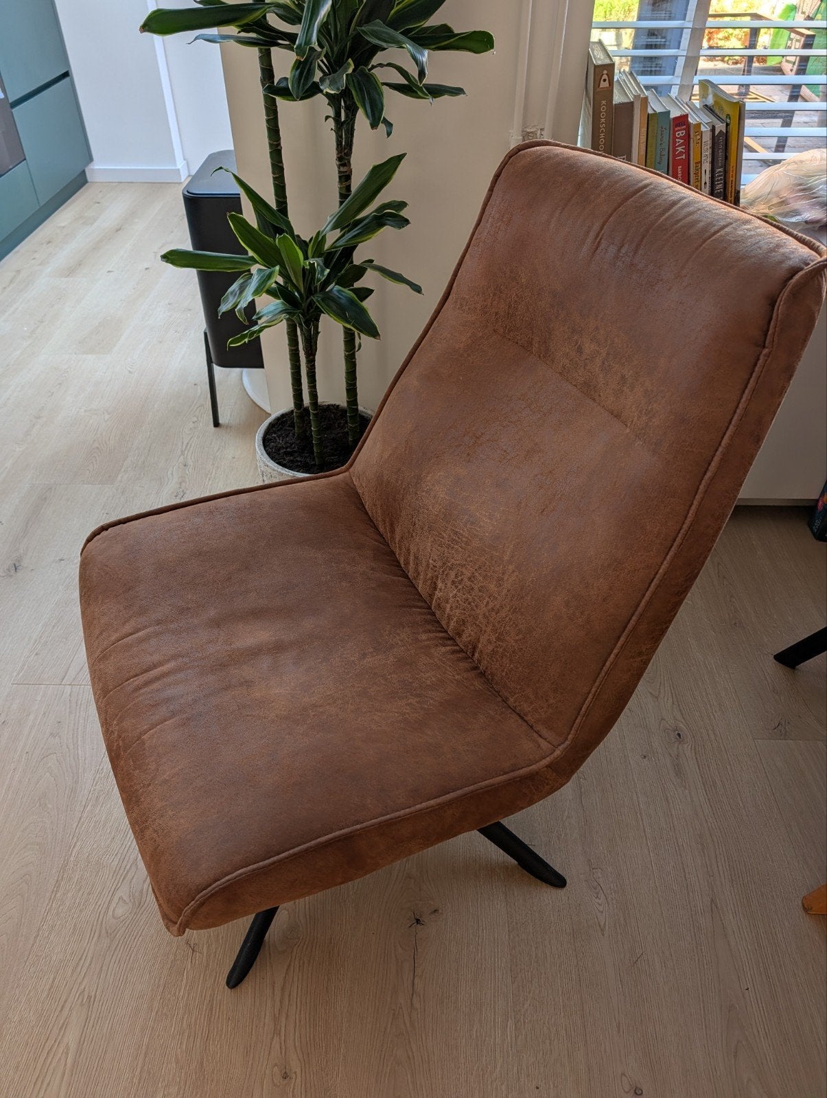 Fauteuil van het merk WOOOD kleur bruin, Ophalen, Minder dan 75 cm, Zo goed als nieuw, 50 tot 75 cm