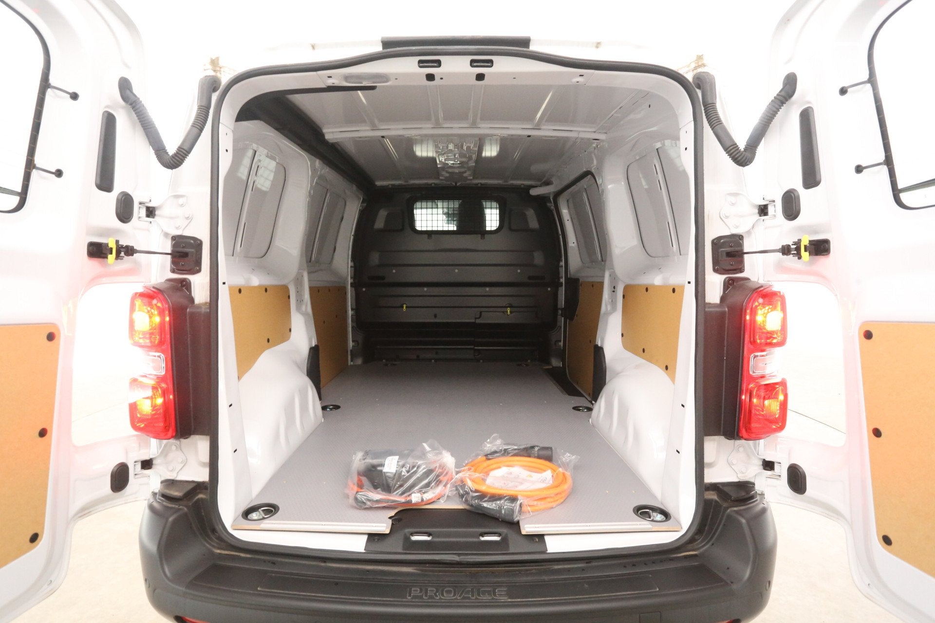 Toyota PROACE Electric Worker 75 kWh L2H1 | Snelladen | SOH, Auto's, Automaat, Gebruikt, 4 cilinders, Verwarmde buitenspiegels
