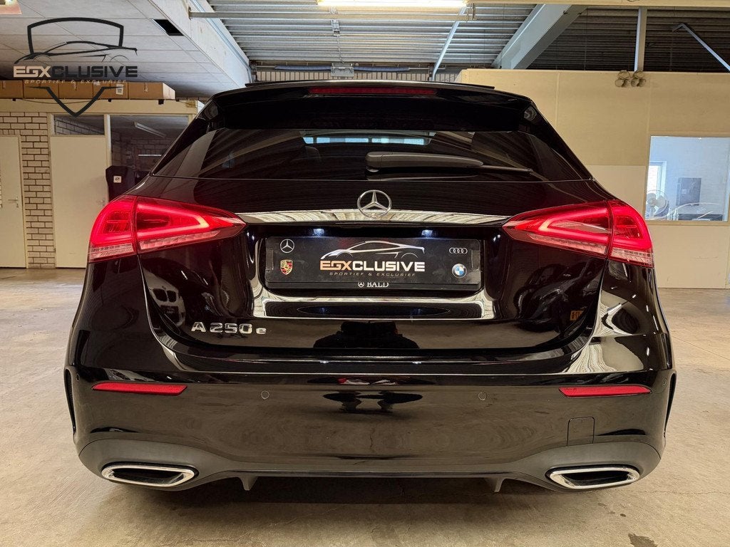 Mercedes-Benz A-klasse 250 e AMG/Pano/MBUX, Auto's, Mercedes-Benz, Gebruikt, 4 cilinders, 15 kWh, Automatische klimaatregeling