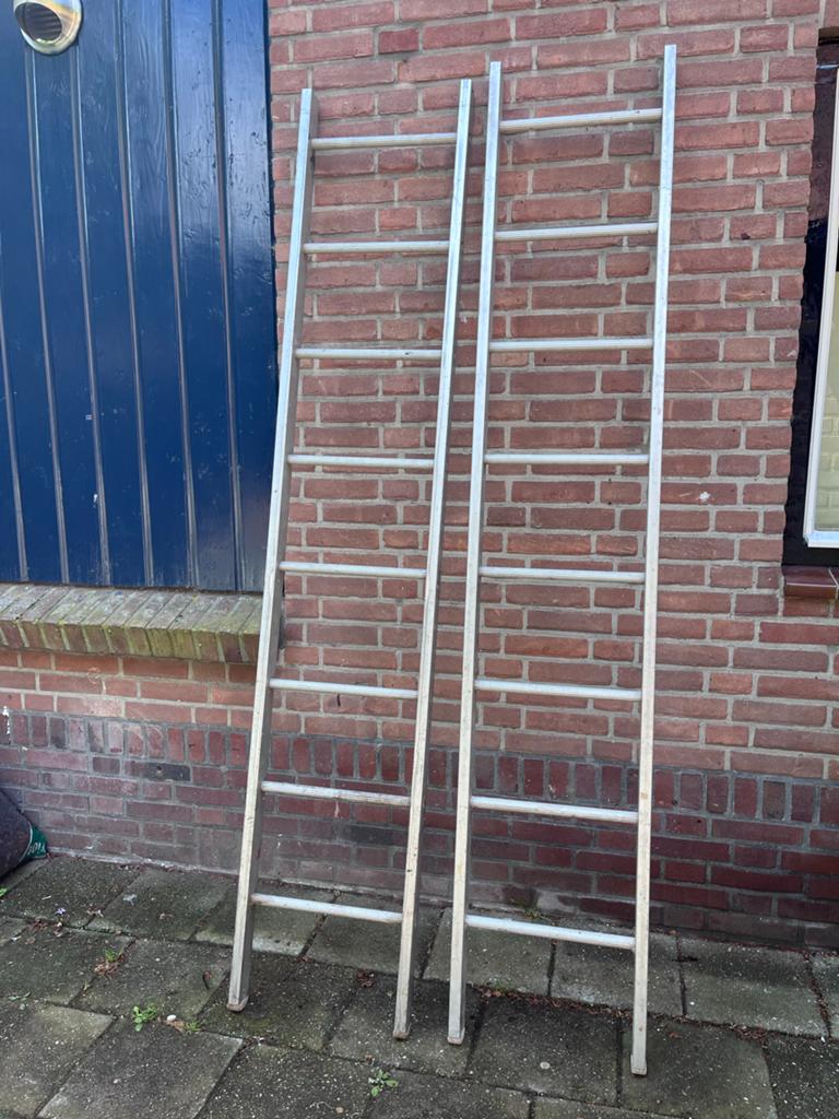 2x aluminium ladder, +- 2,10 meter, gebruikt, Doe-het-zelf en Verbouw, Ladders en Trappen, Ophalen, Gebruikt, Ladder, 2 tot 4 meter