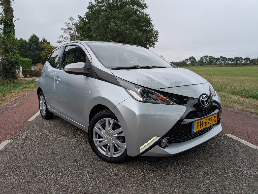 Toyota Aygo 1.0 Vvt-i 5DRS X-Wave Automaat 2016, Stof, Euro 6, 24 km/l, Grijs