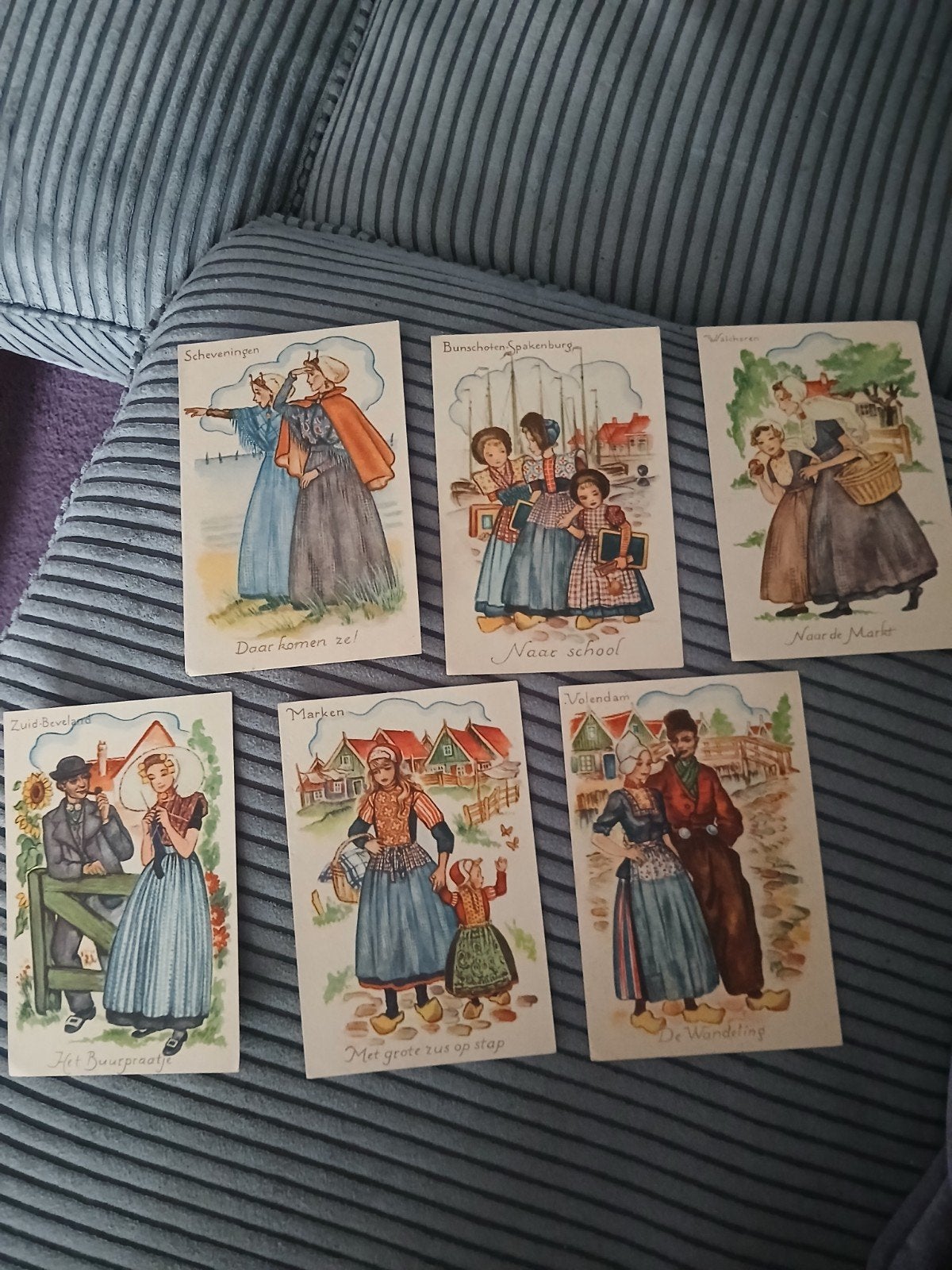 Set van  vintage ansichtkaarten met Nederlandse klederdracht, Verzamelen, Ophalen of Verzenden, 1940 tot 1960, Gelopen, Zuid-Holland