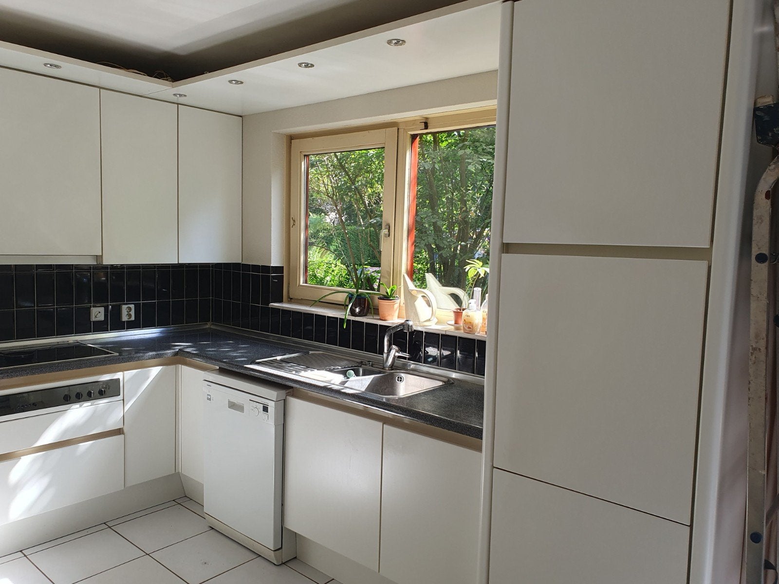 Siematic keuken wit met vaatwasser en ijskast, Huis en Inrichting, Gebruikt, Wit, Hoekkeuken, Graniet of Steen