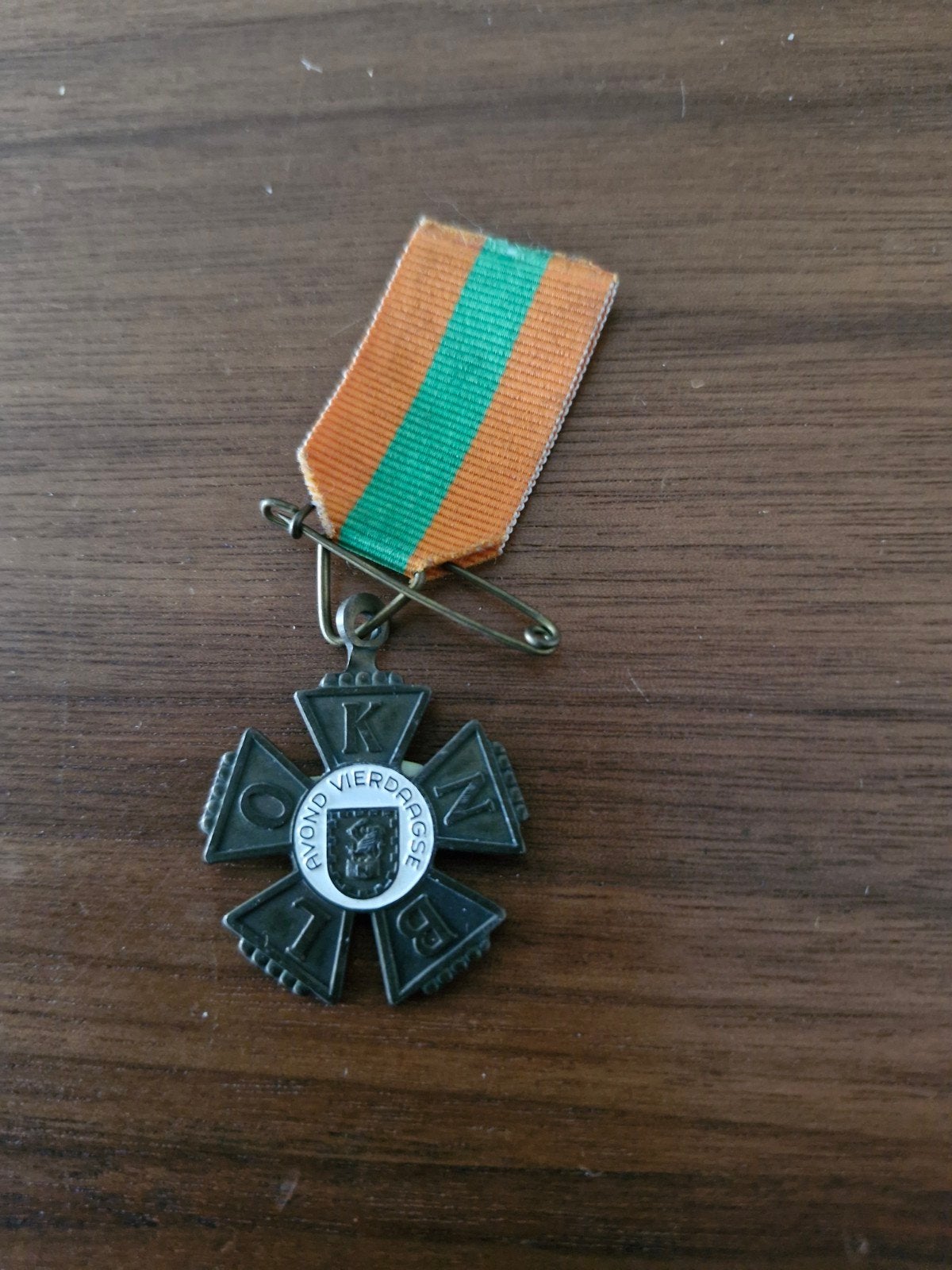 097 Nijmeegse Vierdaagse Kruisje - Koninklijke Bond, Ophalen of Verzenden