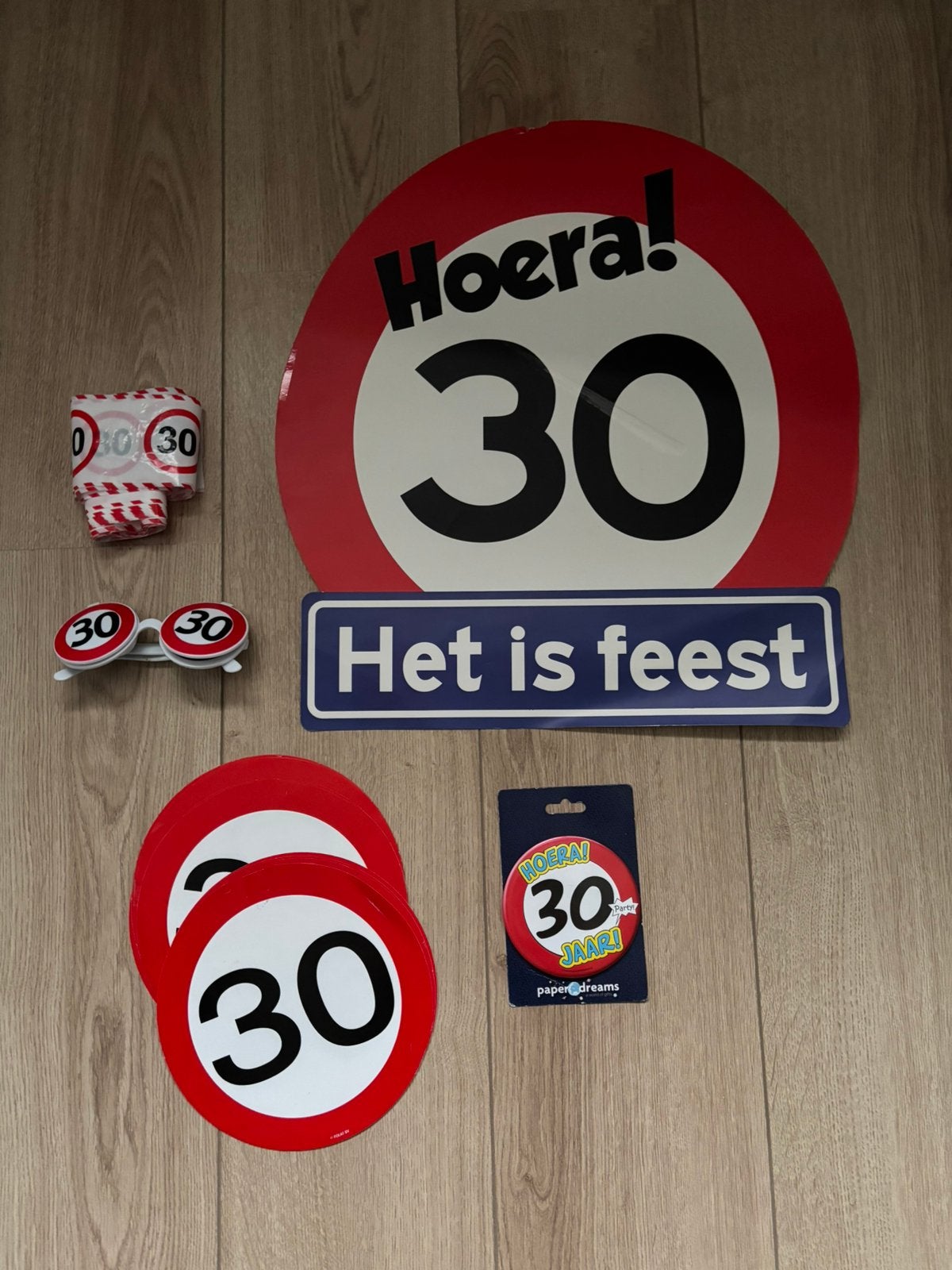 Dertig jaar feestpakket, Ophalen, Zo goed als nieuw, Versiering