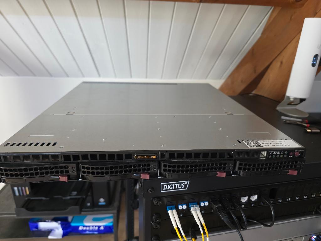 Supermicro SIS14A - Up to 4 x SATA/SAS hot-swap 2.5/3.5", Computers en Software, Ophalen, Gebruikt, 64 GB, Hot swappable onderdelen
