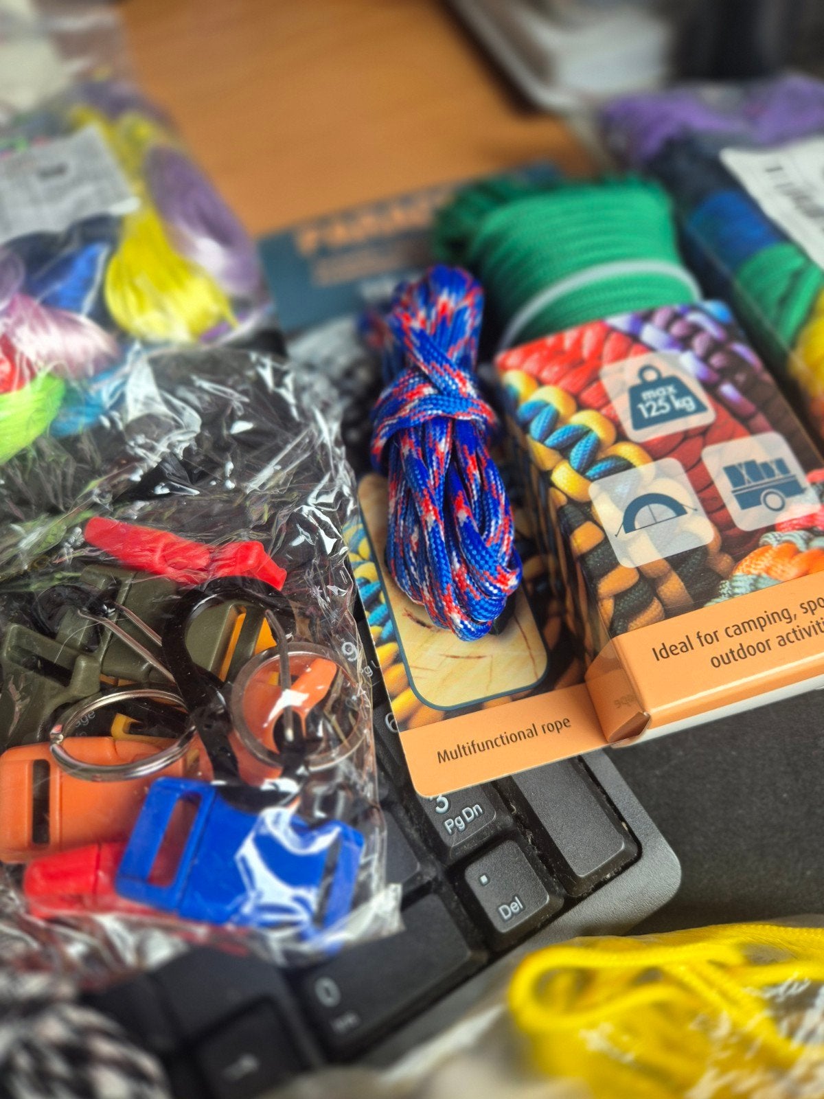Paracord in diverse diktes en kleuren met sluitingen, Hobby en Vrije tijd, Ophalen, Textiel, Nieuw, Meerkleurig