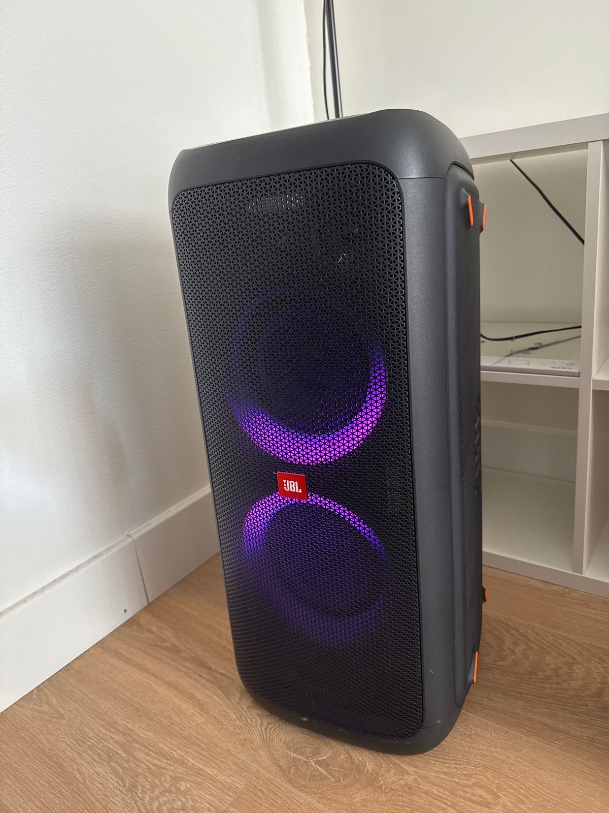 JBL PartyBox 200 - Krachtige Party Speaker met Lichteffecten, Ophalen, JBL, Party speaker, Zo goed als nieuw