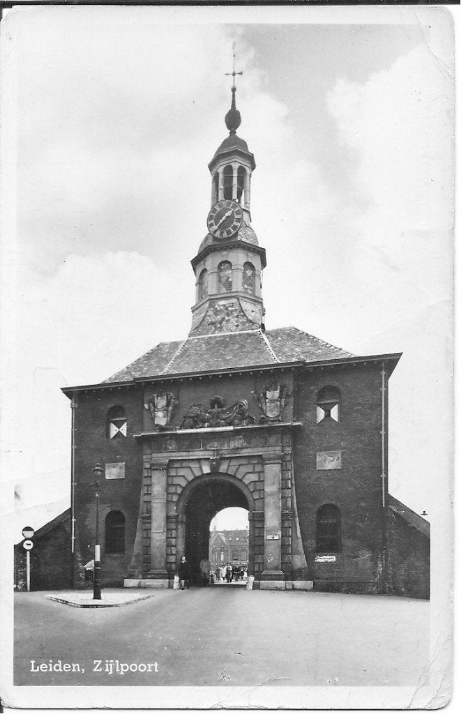 Oude Ansichtkaart Leiden Zijlpoort 1957, Ophalen of Verzenden, 1940 tot 1960, Gelopen, Zuid-Holland