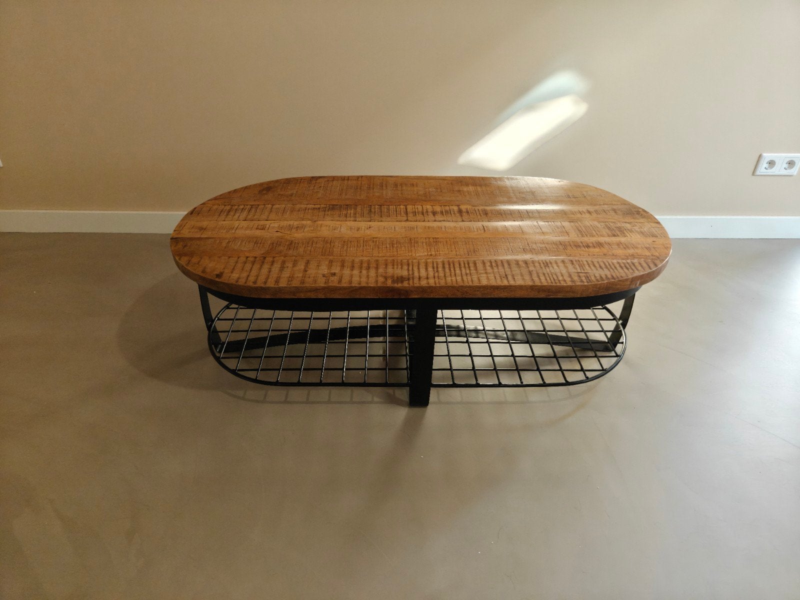 Salontafel ovaal 120x60x40 cm - Industrieel design, Huis en Inrichting, Tafels | Salontafels, 100 tot 150 cm, 50 tot 100 cm, Zo goed als nieuw