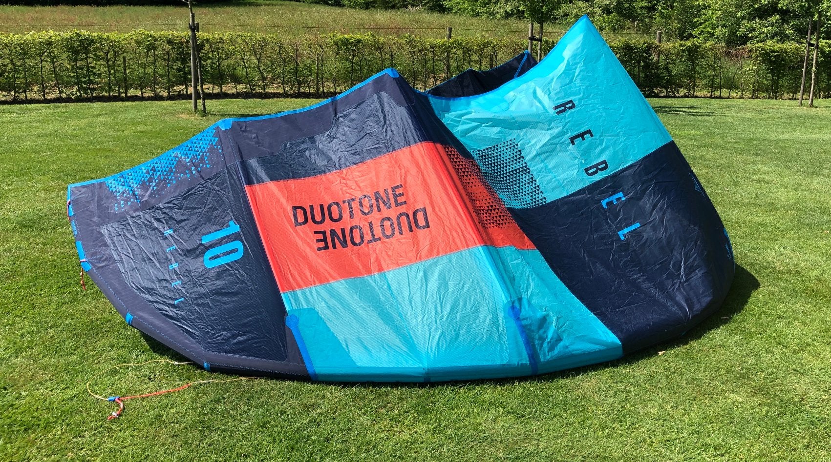 Duotone Rebel 2019, 10m, Watersport en Boten, Geen board, Ophalen, Zo goed als nieuw, 10 m²