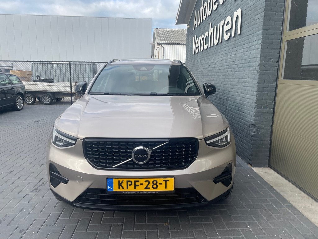 Volvo XC40 1.5 T4 Plug-in hybrid Plus dark pano stoelverwarm, Auto's, Volvo, Lichtsensor, Stof, Plug-in hybride, Bedrijf