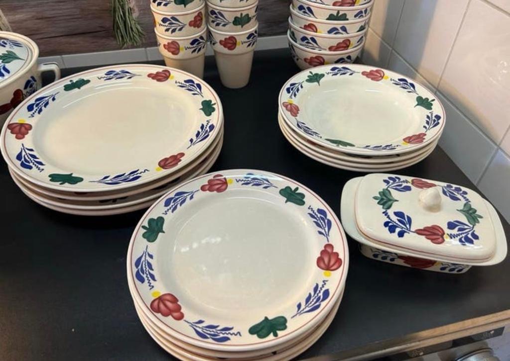 Prachtig Boerenbont servies - Compleet en in goede staat, Huis en Inrichting, Keuken | Servies, Ophalen, Gebruikt, Aardewerk, Boerenbont