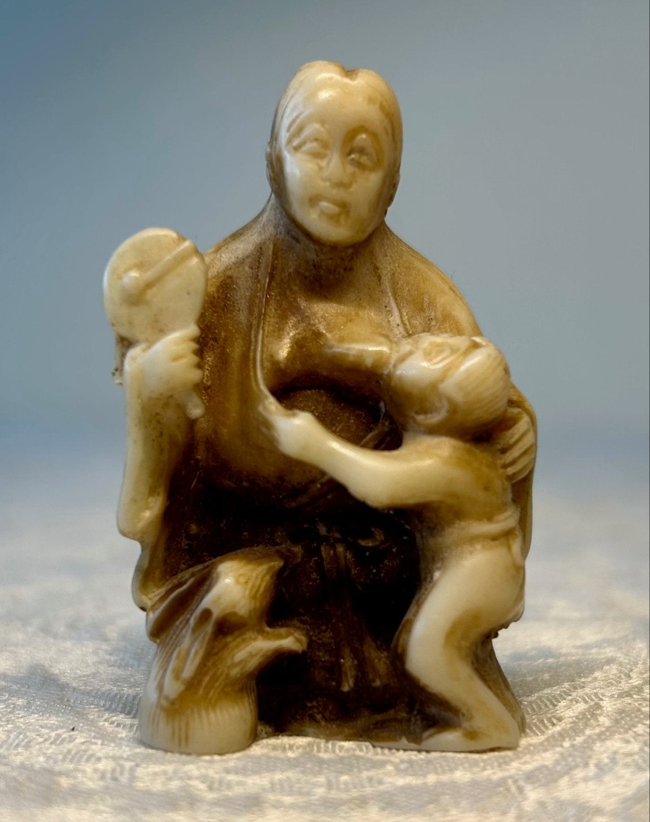Netsuke met kind, Groep mensen, Minder dan 20 cm, Ophalen of Verzenden, Beeld